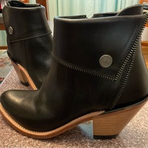 Old West zipper heel boot, booties, ankle boot, black leather